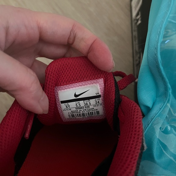 Nike Kids Shoes Black and Red - Picture 3 of 3